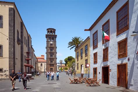 Calles coloniales de San Cristóbal de La Laguna ruta norte Tenerife en taxi